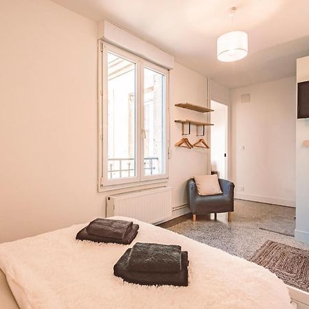 Charme de l'ancien pour cet appartement entièrement rénové dans l'hypercentre de Reims Exterior foto