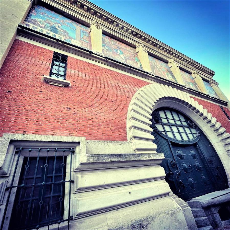 Charme de l'ancien pour cet appartement entièrement rénové dans l'hypercentre de Reims Exterior foto