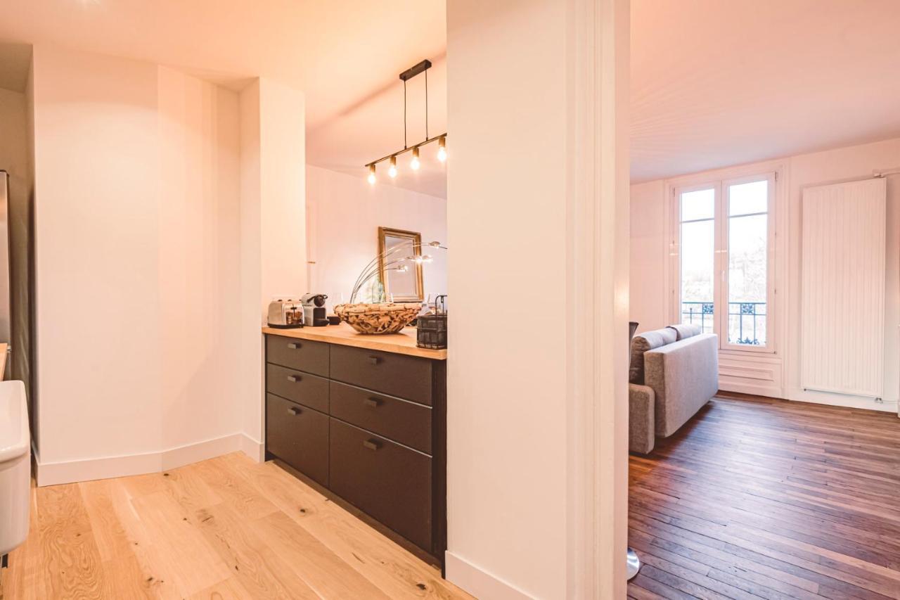 Charme de l'ancien pour cet appartement entièrement rénové dans l'hypercentre de Reims Exterior foto