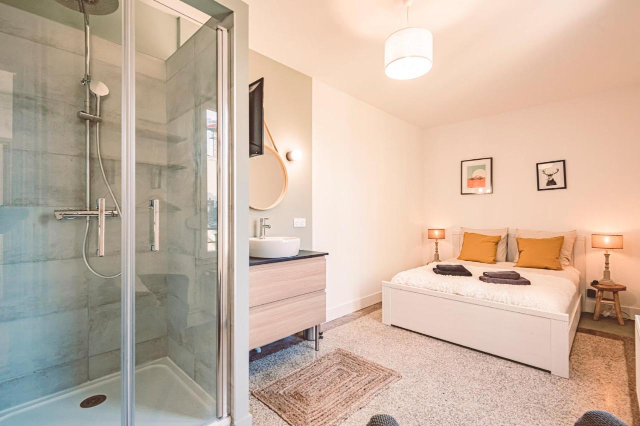 Charme de l'ancien pour cet appartement entièrement rénové dans l'hypercentre de Reims Exterior foto