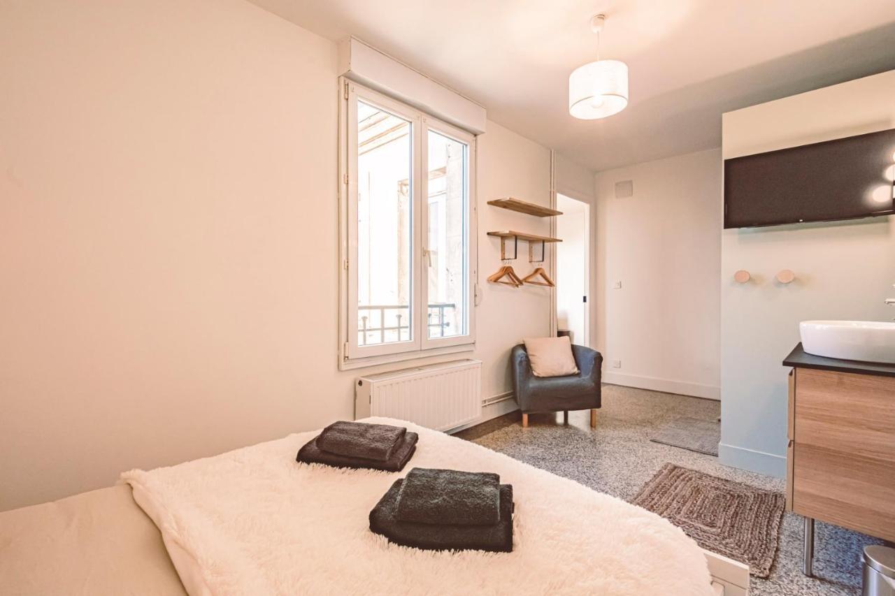Charme de l'ancien pour cet appartement entièrement rénové dans l'hypercentre de Reims Exterior foto