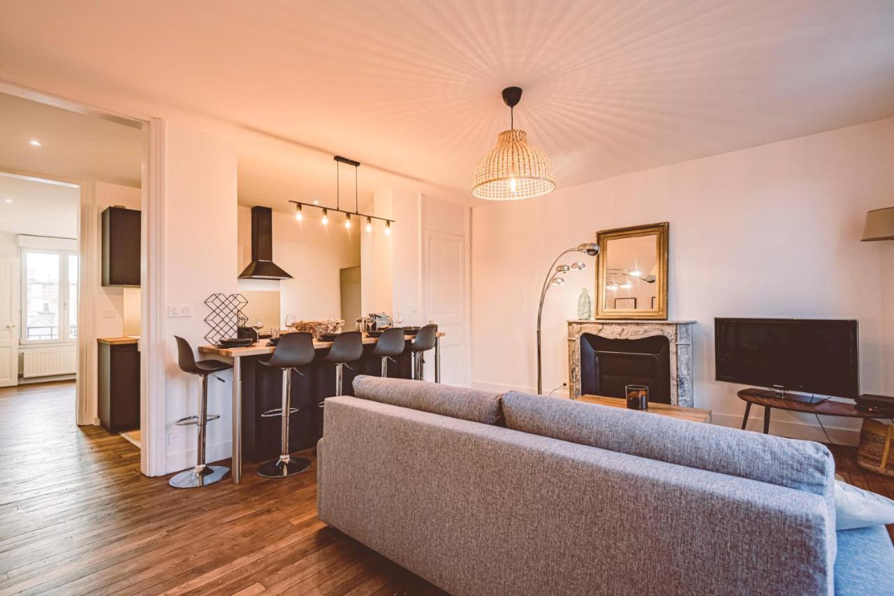 Charme de l'ancien pour cet appartement entièrement rénové dans l'hypercentre de Reims Exterior foto