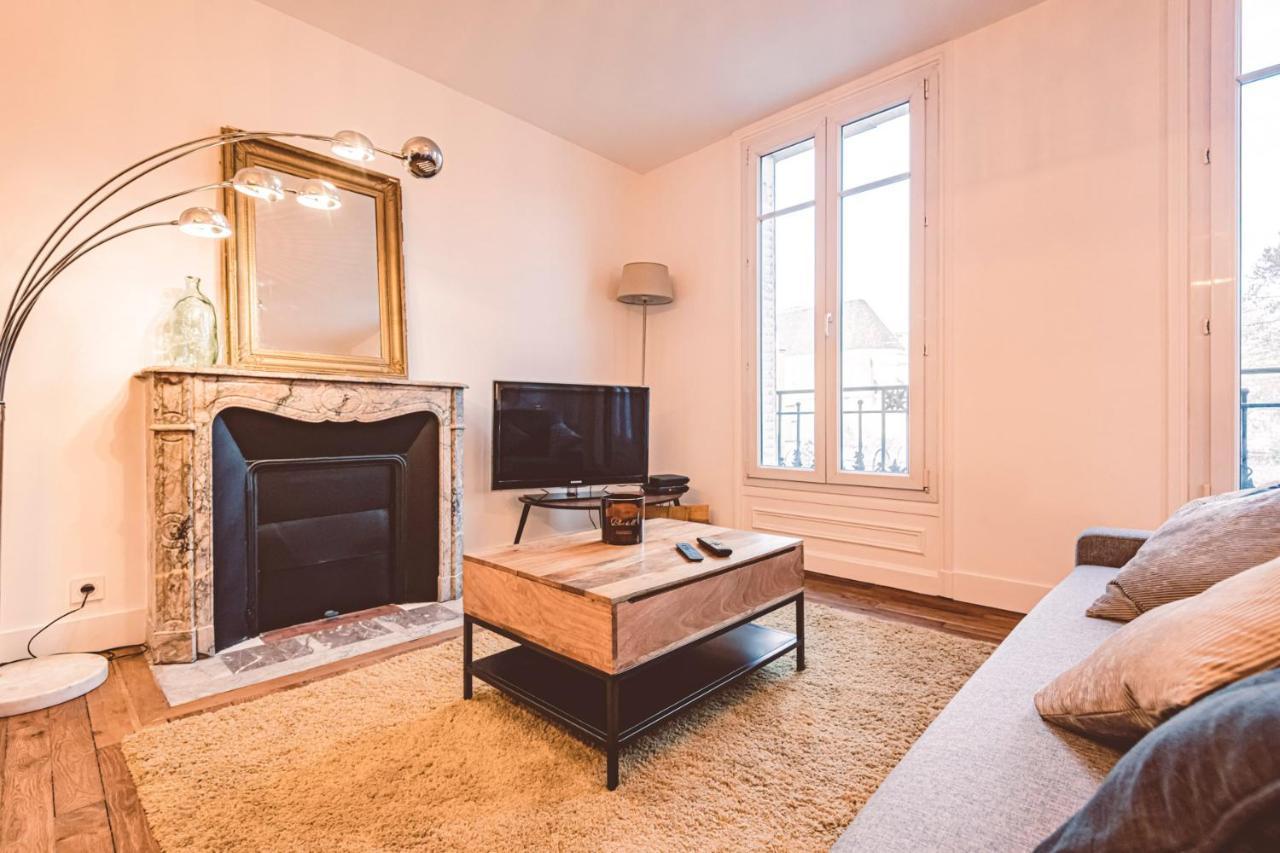 Charme de l'ancien pour cet appartement entièrement rénové dans l'hypercentre de Reims Exterior foto
