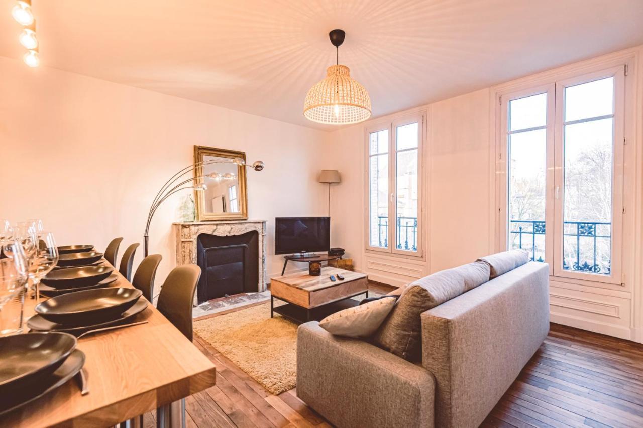Charme de l'ancien pour cet appartement entièrement rénové dans l'hypercentre de Reims Exterior foto