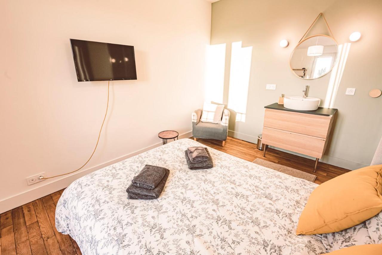 Charme de l'ancien pour cet appartement entièrement rénové dans l'hypercentre de Reims Exterior foto