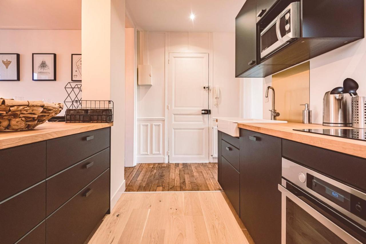Charme de l'ancien pour cet appartement entièrement rénové dans l'hypercentre de Reims Exterior foto